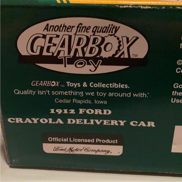 SOLD 10/22/25 Crayola Limited Edition Coin Bank - Picture 4 of 8